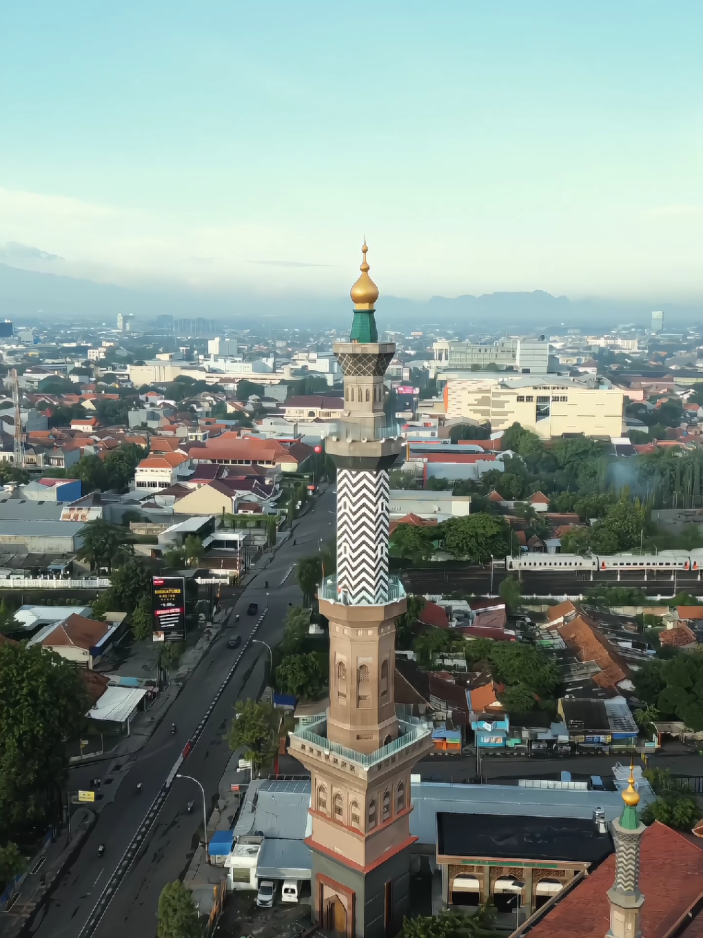 aku, kamu dan Cirebon kala itu.... #kotacirebon #dronevideo #cirebontiktok #cirebonkotajalanberlubang #cirebonpride 