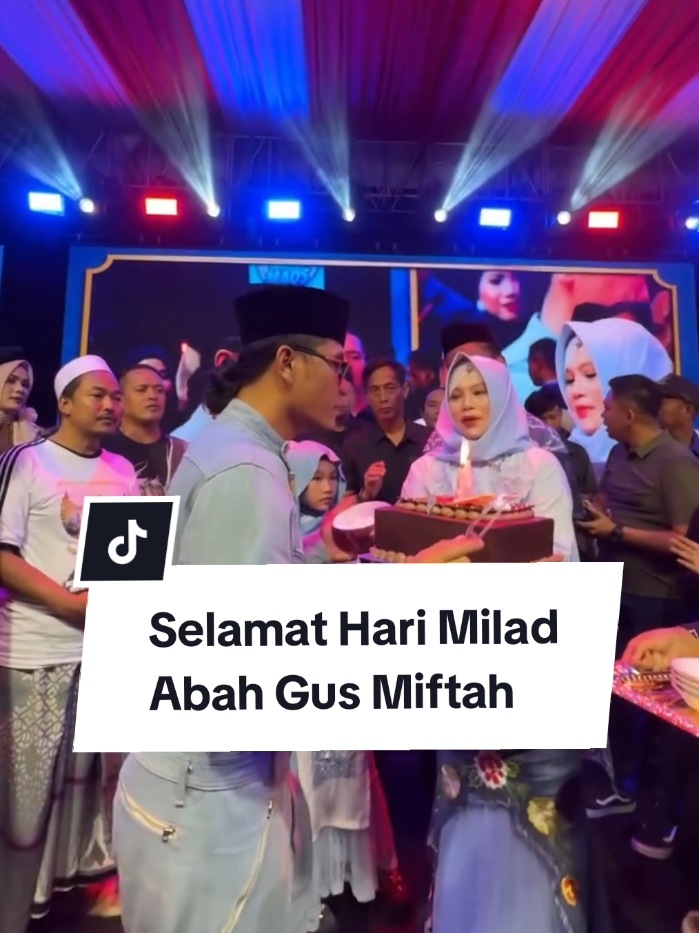 Selamat hari milad yang ke - 44 thn Abah @Gus Miftah 🙏 #gusmiftah #pengajiangusmiftah #PonpesOraAji #happybirthday #ulangtahun 
