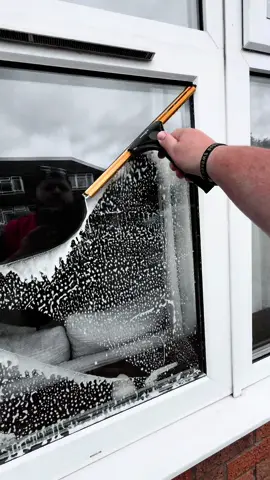 Satisfying clean 🧼  #fyp #videoviral #satisfyingvideos #oddlysatisfying #100k #shine #viralvideos #asmr #windowcleaning #cleaningtiktok #jmjcontractcal 