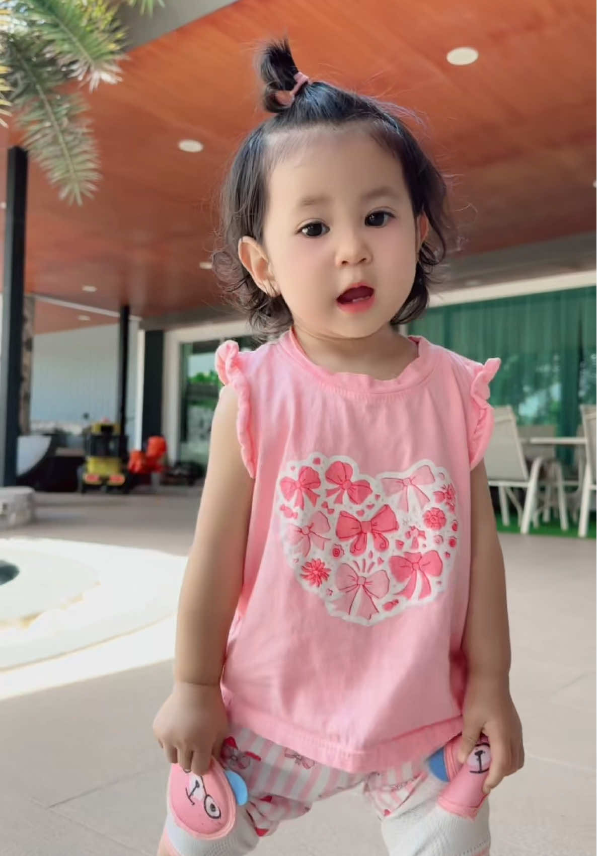หนูพราวตะวันเดินเก่งแล้วนะทุกคน😍🥰#พราวตะวัน #พราวตะวันลูกแม่ยุ้ยพ่อธัญ #เด็กน่ารัก #ลูกดารา #มาแรงในtiktok @Yui Chiranan Manochaem 