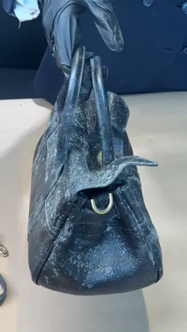 ASMR CLEANING 🔊 another day, another bag to the rescue! Our deep mould cleaning and rejuvenation treatment on a Mulberry bag - hand finished and polished with a mix of Saphir products❤️ - #asmr #asmrclean #asmrcleaning #bagspa #bagrepair #bagsalon #bagcleaning #bagspasingapore #bagrestoration #bagcleanout #bagcolor #CleanTok #bagrepairshop #margoandsmith #asmrvideo #asmrsounds 
