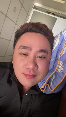 Nếu nữa đêm thấy anh bên cạnh em sẽ làm gì 🥰