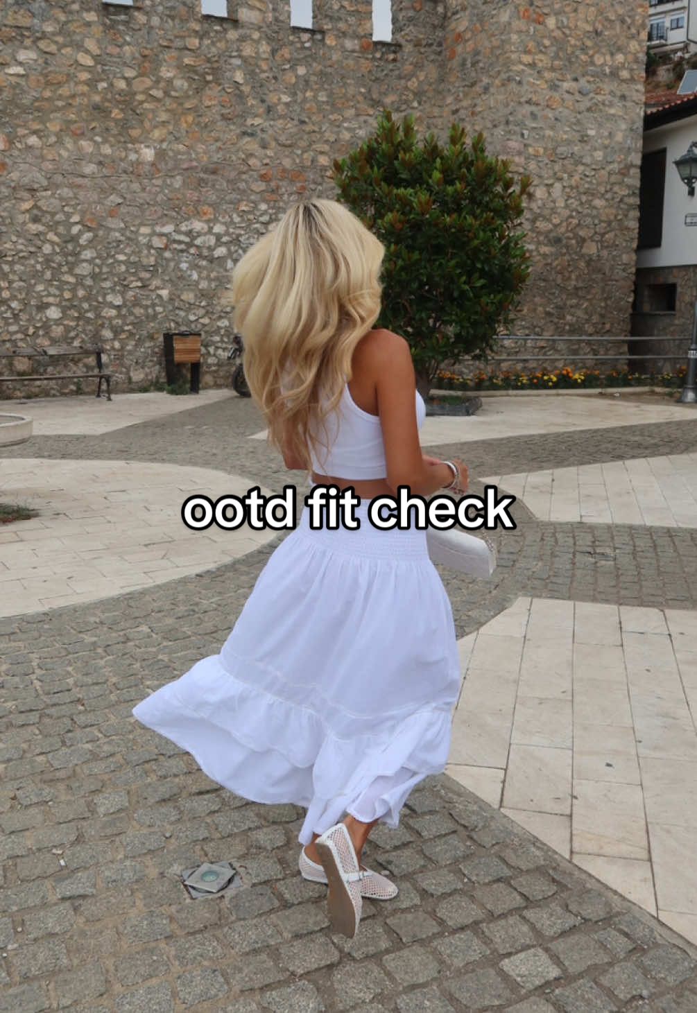 ootd 🤍  #fitcheck #eurosummer #summerstyle #OOTD #whiteoutfit #aritzia #aritziaoutfits #whatmelinawore #macedonia #ohrid #makedonskodevojce 