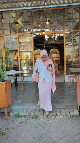 Umur hanyalah angka🤣🤪#fyupage #fyp #bugisbarru #bugispeide🏝🔥 #storybugis #storybugis #fyppppppppppppppppppppppp #xyzbca #sulawesiselatan #pyppppppppppppp #sulawesiselatan #bugistiktok #fypageシ #fypageシ #4u #pyppppppppppppp 