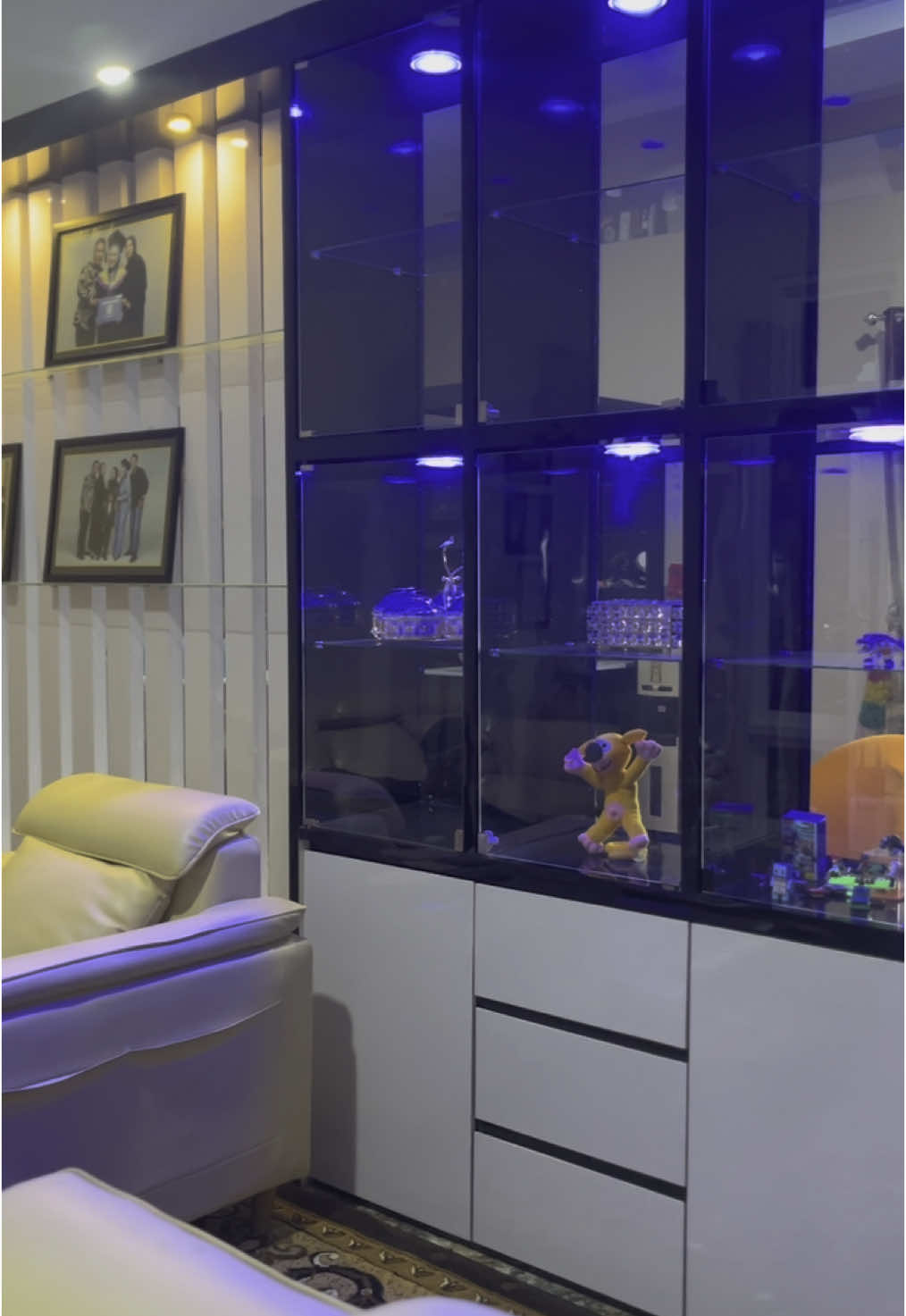 referensi penyekat ruangan hitam x putih aesthetic. cocok banget buat yg bingung pilih warna , karena warna ini netral untuk segala kondisi warna tembok maupun furniture lainnya #fyp #fypシ゚viral #customfurniture #rumahminimalis #furniturehpl #rekomendasi #rumahopenspace #pejuangdevisa #penyekatruangan #partisi #backdroptv #sekatruanganminimalis 