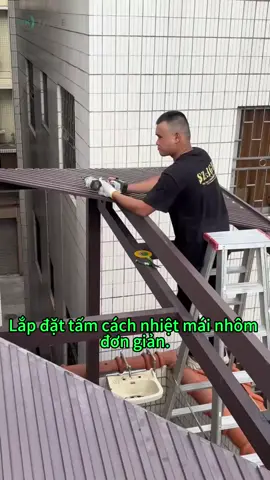 Lắp đặt tấm cách nhiệt mái nhôm rất đơn giản #aluminumalloyroofinsulationboard#aluminumalloydoorandwindowprofiles#sunoom#smartelectricwindows#doorandwindowhardware#foldingwindow#doorandwindowcustomization#chinesestyledoorsandwindows#aluminumplate#easytomake#antiquedoorsandwindows#templedoorsandwindows#sidepressurewindow#shutters#screw#doorandwindowsealingstrips#glassglue#lock#vietnam