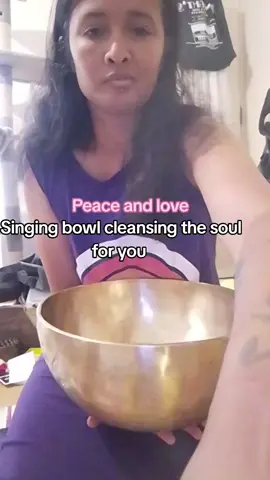 #freeyoursoulhealing #freesoulhealing #raiseyourvibrations #healer #peaceandlove #blessedbe #divinelyguided #spirituality #soundhealer #soundhealing #singingbowl 
