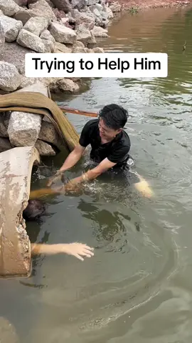 Trying to Help Him #fyp #funnyvideos #funnytiktok 