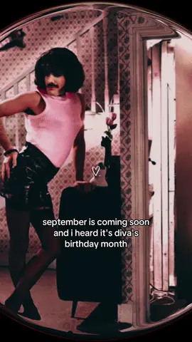 who is this divaaa 💄 #freddiemercury #freddiemercuryqueen #queen #queenband #classicrock 