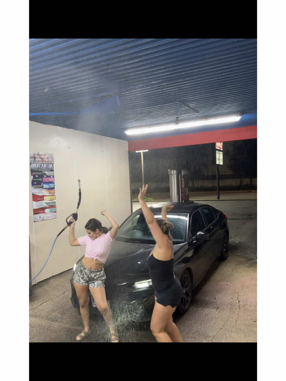 1am car wash for the hondeeski🙈@dreyyyuh #fyp #lights #ontopofcars