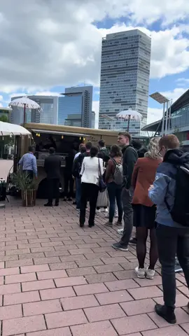 Antrian Sate Ayam dan Gado-gado di Frankfurt am Main Jerman #sateayam #gadogado #frankfurtammain #jerman #makananindonesia #kulinerindonesia #streetfoodindonesia #jtownfoodtruck #fypindonesia #bisnispemula #indonesia🇮🇩 #fyp #indonesiafoodtruckdijerman #umkmindonesia 