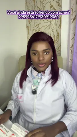 Você ainda está sofrendo com acne? Então presta atenção, porque hoje eu vou te contar os 3 medicamentos que realmente funcionam no tratamento da acne – e como usar do jeito certo! Eu sou dermatoesteta e estou aqui pra te ajudar a conquistar uma pele limpa e saudável. 💆🏽‍♀️✨ 📍 1º: Tretinoína 0,5mg em pomada Esse é um dos meus queridinhos! Ele atua direto na renovação celular, desobstruindo os poros e melhorando a textura da pele. Mas cuidado: ele é potente! Só deve ser usado à noite e sempre com orientação profissional. 📍 2º: Ácido Azelaico em gel Perfeito pra quem tem acne inflamatória e também manchas. Ele combate as bactérias e clareia a pele sem agredir. Pode ser usado de dia ou à noite, dependendo da recomendação. ✨ Pele bonita é pele tratada com orientação. E aqui, tu tens isso de sobra! 🔖  #AcneNuncaMais #PeleLinda #DermatoEsteta #CuidadosComAPele #TratamentoDeAcne #Tretinoina #PeroxidoDeBenzoila #ÁcidoAzelaico #EstéticaAvançada #EsteticaComCiência #EsteticaProfissional #DicaDeEstética