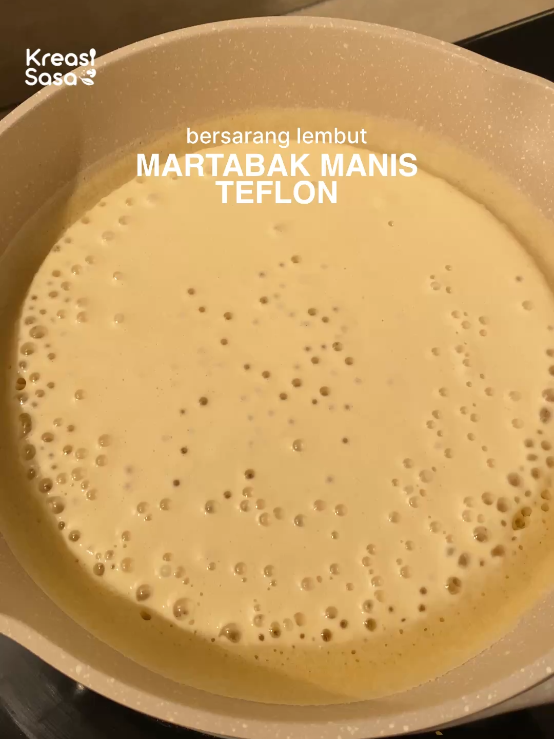 Resep Martabak Manis Teflon Rumahan, hasilnya dijamin bersarang dan anti gagal! Di video ini ada tips and tricknya, ikutin langkahnya dijamin 100% berhasil! #SasaMelezatkan #KreasiSasa #Melezatkan #SasaSantan
