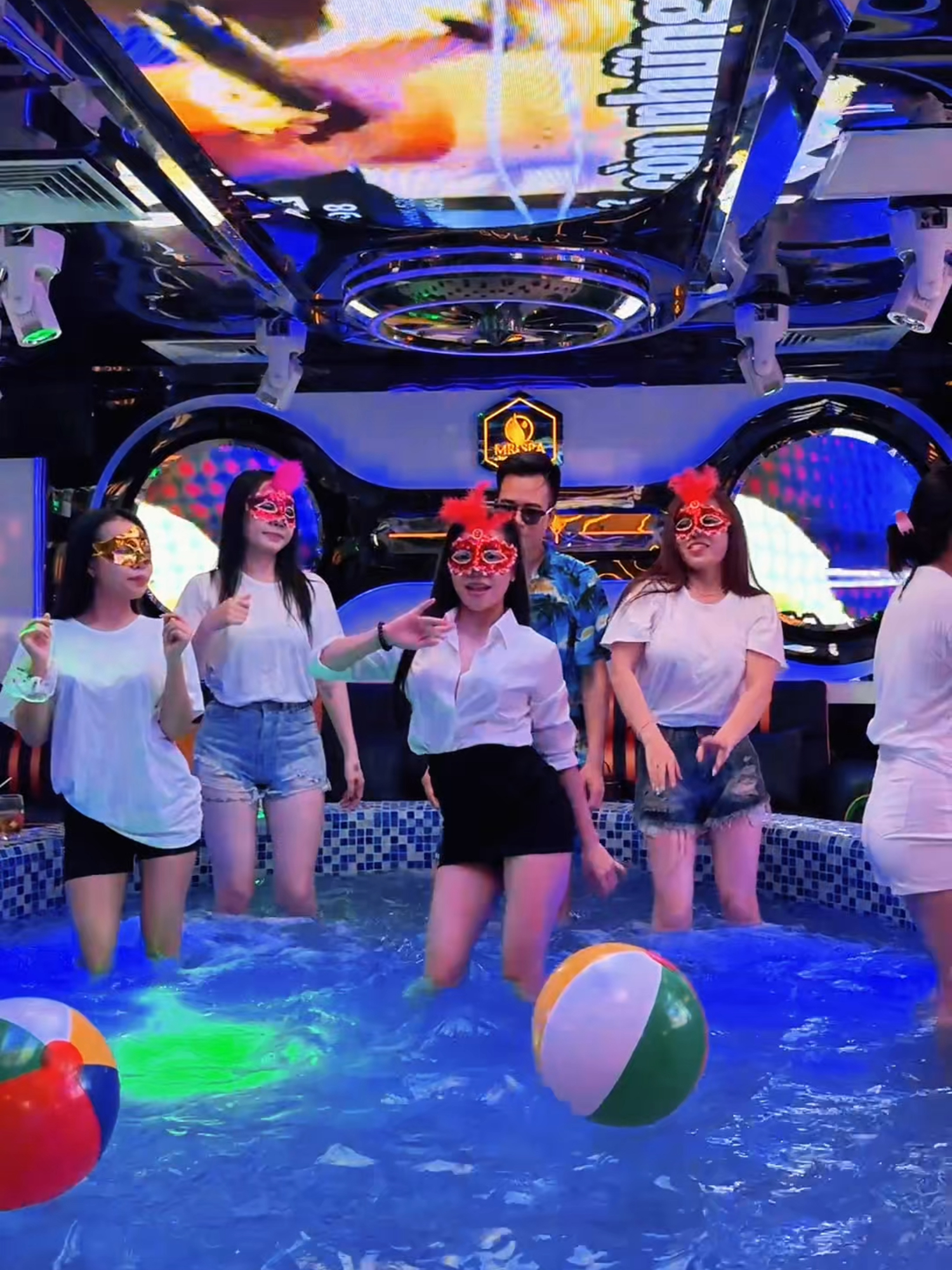 Như thế này đã đủ vui, đủ nhiệt chưa ae nhỉ 🤩 #mrspa #mrspamassage #massagemrspa #poolparty #xuhuong #trending