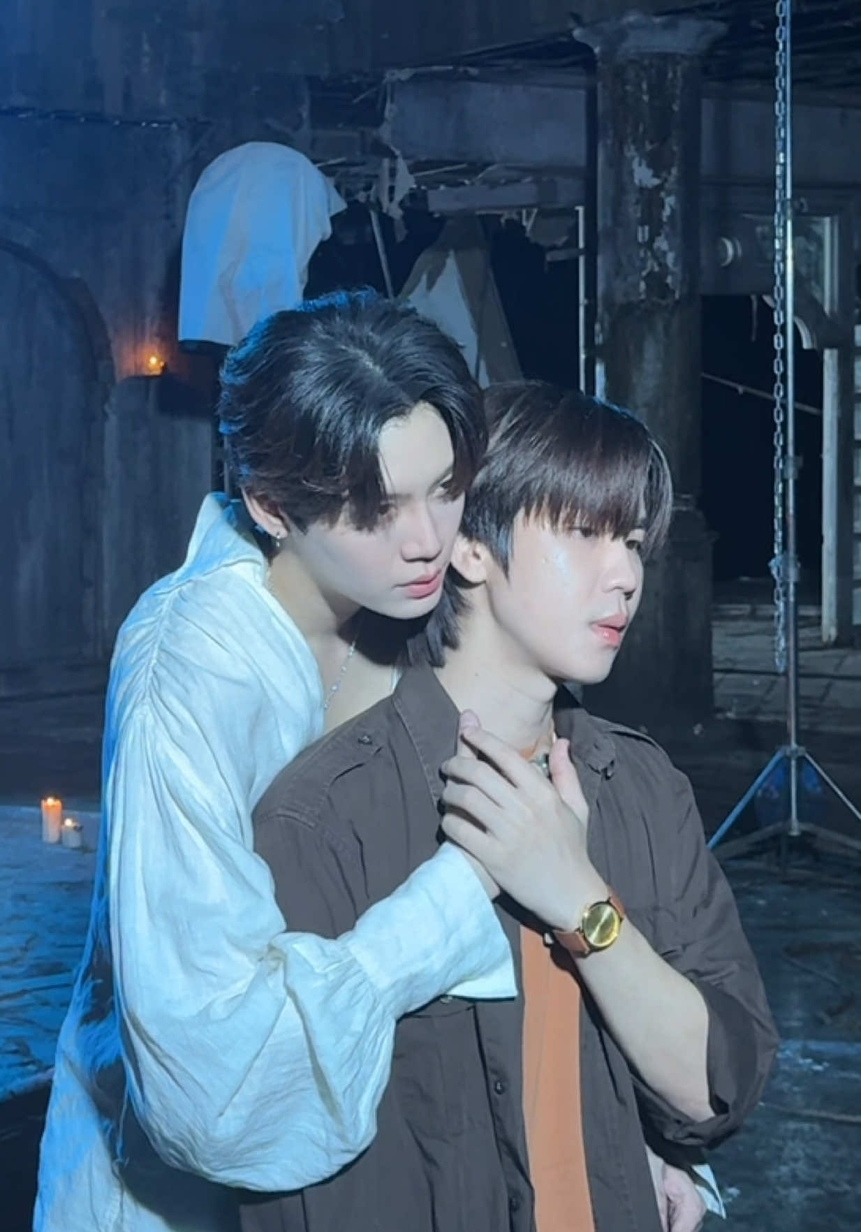 “ชะตานั้นจะลิขิตให้เรานั้นได้พบกันอีก ใต้แสงของดวงจันทร์” #RevampSeries 🎥 : https://youtu.be/dSQ5g4d2DEk “REVAMP THE UNDEAD STORY”🪞🕯️ ทุกวันเสาร์ เวลา 20:30 น. ทางช่อง GMM25 และดูออนไลน์ เวลา 21:30 น. บนแอป iQIYI และเว็บ iQ.com ที่เดียวเท่านั้น เริ่ม 23 สิงหาคมนี้  #GMMTV