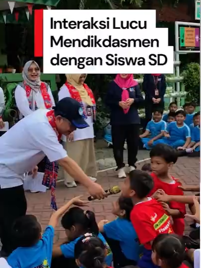 Anak SD Jawab soal Makanan Nggak Sehat: Hamburger sampai Es Teh Tawar Dingin! Lucu banget jawaban anak-anak SD ini saat ditanya Mendikdasmen @kemendikdasmen Abdul Mu'ti soal makanan nggak sehat. Jawabannya macam-macam dan lucu-lucu! Simak deh videonya.  #mendikdasmen #abdulmu'ti#anaksekolah #sd #kemendikdasmen #cekkesehatangratis #detikedu