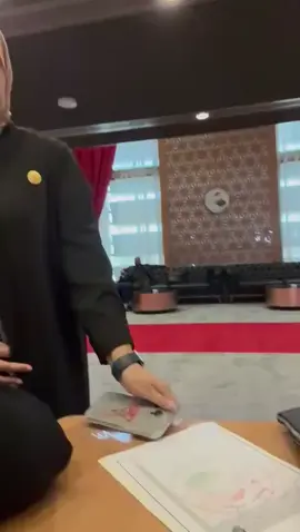 النائب الدكتورة سعاد الوائلي، رئيس لجنة التربية النيابية.. خلال جمع تواقيع السادة النواب ..لغرض ادراج قانون وزارة التربية #الصوت_الصادق_وحيدا_في_البرلمان. #صوت_التربويين_وحقوقهم. #عندما_تبقى_وحيدا. #قامت_بواجبها. #شكرا_لمن_بقيت_وحيدة. #صوت_التربية_الناطق.