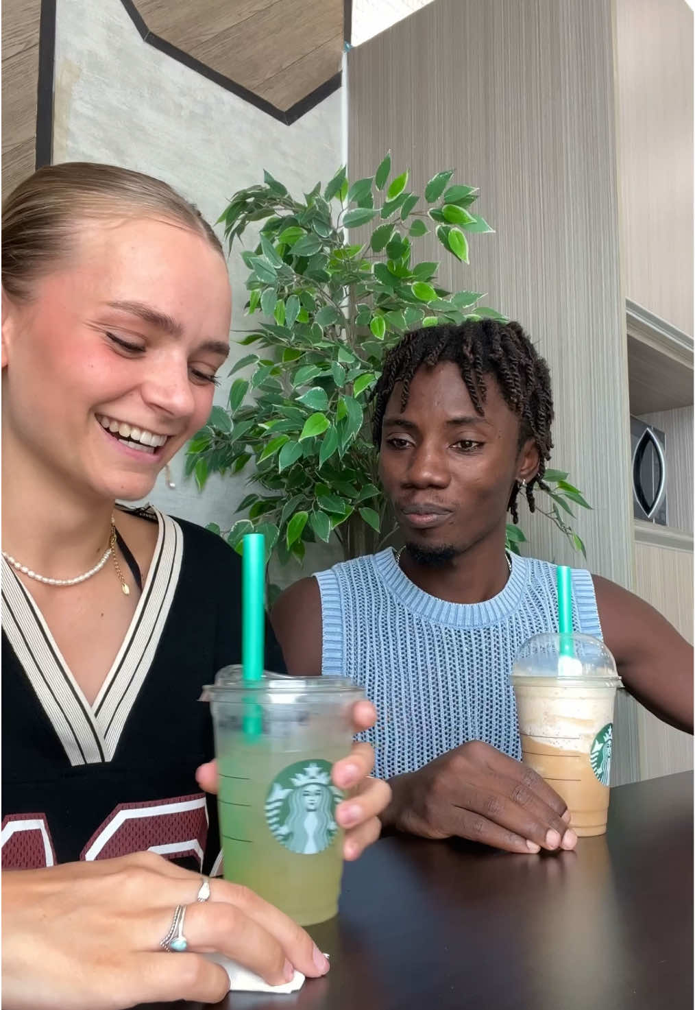 Tørrer sugerøret af efter Ray for at se hans reaktion😂🤣 @jaymondy @Isabell #dansk #prank 