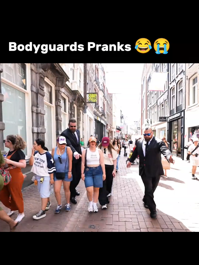 How would you react 😂 #fyp #prank #funnyvideos #funny #humor 