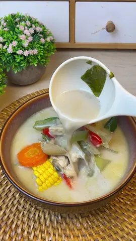 Sayur lodeh favorite keluarga ini emang udah pasti enak, tapi kalau pakai sasa santan rasanya jadi lebih gurih!  @kreasisasa #LodehLezatSejakSamaSasaSantan #sayuodeh #menusimpel #reseprumahan #inspirasibekal #idebekal 