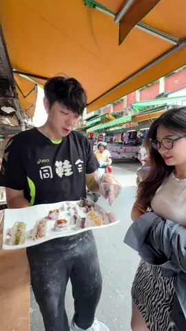 家人們  明天 8/6（三） 在 台中  大全聯（忠明店） 地址：台中市北區忠明路499號 早上9:00 至賣完為止  TikTok 直播全程 明日口味 （基本口味） 芋頭.雪蓮子.紅豆.花豆.綠豆. （芝麻口味） 綠豆 （桂花口味） 雪蓮子 （黑糖口味） 地瓜.紅豆 （杏仁口味） 芋頭. 蓮子. 紅豆. （紫米口味） 芋頭. （混合系列） 純杏仁.黑糖杏仁.黑糖抹茶. （水果涼糕） 原味 .百香果. 草莓. 黑糖. #涼糕 #涼糕哥 #游勝綸 #游勝綸vic  #市場 #台南 #感恩 #台中 