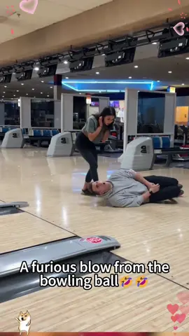 BowlingFailure.🤣🤣 #bowling #bowlingtiktok #bowlingball #funnybowling #funny #funnymoments #omg   