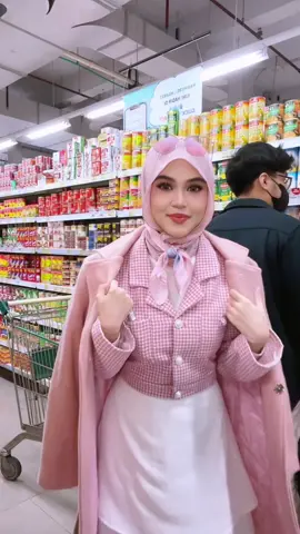 Kata mama kalo mau dapet jodoh jangan di kamar terus