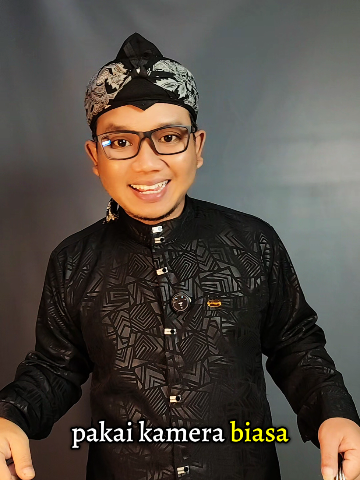 Membalas @calonjenazah_029 Rekomendasi kemeja koko sultan motif embos pria lengan panjang #rekomendasi #kemejakokosultan #kemkoembos 