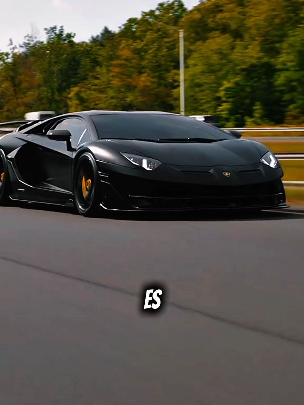 Este monstruo no corre... ¡devora el asfalto! 🐂🔥 Lamborghini SVJ en su forma más salvaje 🚀 . El Lamborghini Aventador SVJ no es solo un auto, es una declaración de guerra contra lo imposible. Motor uve doce, diseño de nave espacial y un rugido que te hace temblar el alma. ¿Todavía crees que todos los Lamborghinis son iguales? #LamborghiniSVJ #AutosDeLujo #Superautos #MotorV12 #ShortsAutos #Velocidad #RugidoDeMotor #ContenidoDeAutos #LamboPower