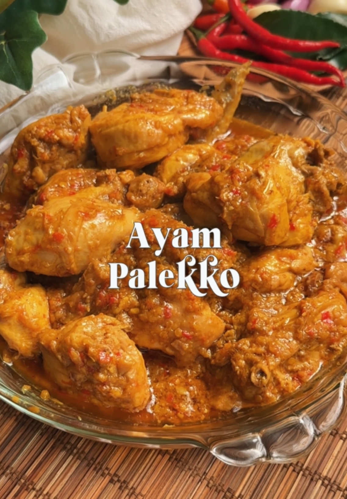 Pedasnya nendang, Aromanya kuat, dan bikin boros nasi...  #ayampalekko #resepayampalekko #resepayam 