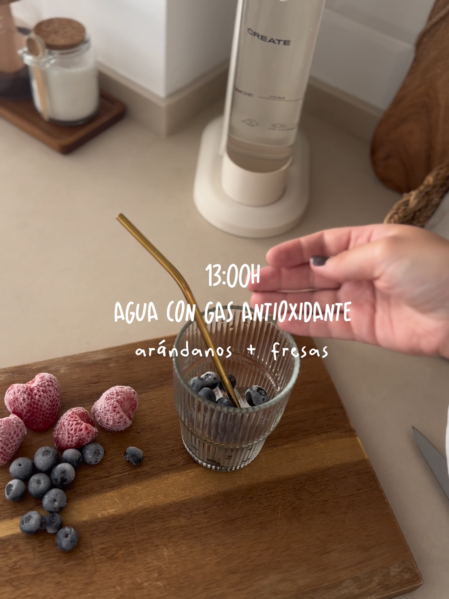 POV: en nuestra era de hidratarnos con estilo a todas horas 🫧 #EasyRecipe #healthyliving #drink #create #sodamaker #routine by @allwhitemoon