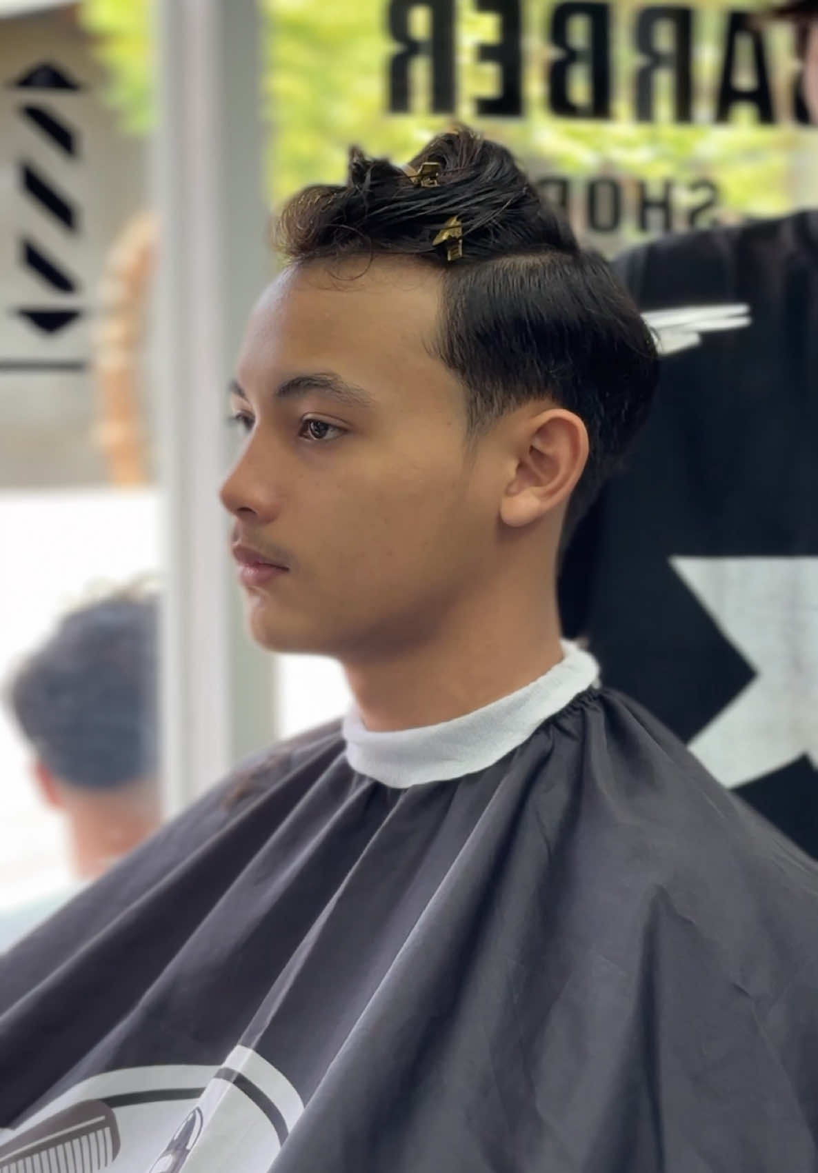 Menyala bang 🔥  #haircut #haircutmen  #kepsterbocil #taperfade #stylishbarbershop 