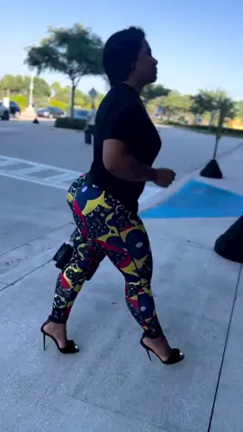 #creatorsearchinsights #fyp #walk #heels 