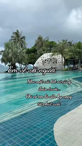 Em về với người, như một cái kết ai cũng đoán trước… Chỉ có em là vẫn hy vọng tới phút cuối.