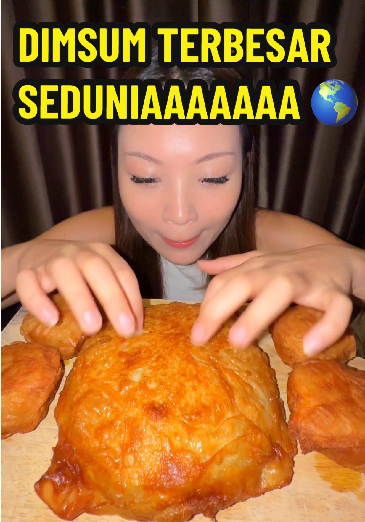 DIMSUM TERBESAR SEDUNIA 😭 bener” enak dimsum nya @Itsfrydays thankyou ciiii 💖 KALIAN HARUS COBAIN YG MINI NYA DIJUAL yg megalodon tlg dijual pls seru bgt makannya 😭😭😭🙏  #dimsumitsfrydays #dimsum #jessicamukbang #fyp 