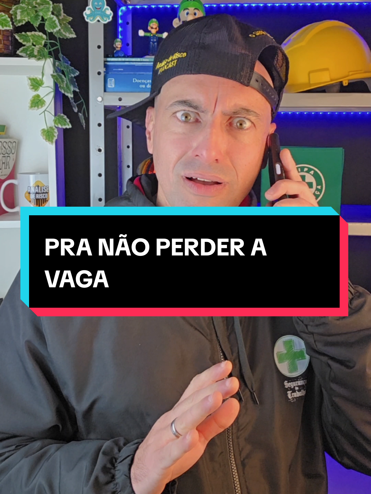 PRA NÃO PERDER A VAGA 🥺 Precisamos trabalhar e às vezes nos sujeitamos às condições impostas pelo descaso e incapacidade técnica das prefeituras e governos em dar condições dignas para o trabalhador se locomover. Terminais lotados, falta de competência da administração pública.  E o trabalhador segue enfrentando além de toda a luta diária, o transporte que dizem ser público na verdade em muitos casos é indigno.  Mais dignidade para os trabalhadores. É o que pedimos! #segurançadotrabalho #segurancadotrabalho #tecnicodesegurancadotrabalho 