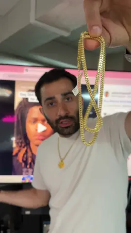 On day 400 @askforfreestuff will get himself a gold chain as long as someone uses coupon code “day400” on traxnyc.com for their gold chain. TRAXNYC.com  #traxnyc #gold #giveaway