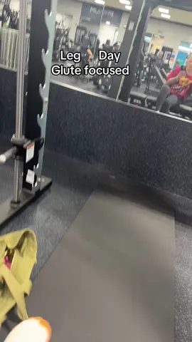 Tore my glutes up today 🦵🏼😮‍💨🫠 #legday #legdayworkout #legs #gluteday #glutedayworkout #GymTok #gymtoks #gymgirlies #gymgirliesunite #gymgirlsoftiktok #gymmom #gymmomsoftiktok 
