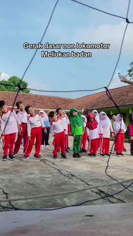 Gerak dasar non lokomotor (meliukan badan )#sdncineam kelas 1b #sekolah #pjok #fyp #lewatberanda #serunyabelajar #🔥 #sdncineam 