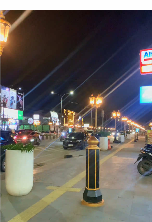 Yogyakarta nya Balikpapan nih 😍 . . Keren banget kan yaa pas malam hari . Bisa kulineran dan juga bisa buat foto foto 🥰🥰 #kulinerbalikpapan #balikpapan #fyp 