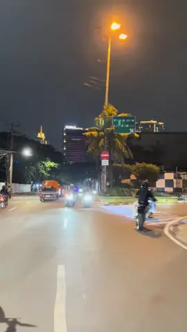Ambil saja videonya graatis, siapa tahu bermanfaat #jakarta #citylights #jakartavibes #citylightsjakarta #views #night #nightride #vibes #xybca #fyp  