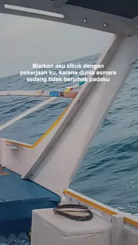 Biarkan aku sibuk degan pekerjaanku, karena dunia asmara sedang tidak berpihak padaku.😔#fypシ゚ #katakata #anaknelayan #nelayan 