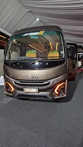 Elf Jumbo Jetbus 5 Adiputro x Alldila Seats Elf jumbo 2 pintu dengan kapasitas 19 penumpang #bus #elf #hiace #giias2025 #adiputro #alldilaseats #fyp 