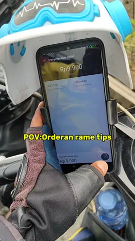 “Hari-hari kayak gini yang bikin semangat kerja terus. Makasih buat pelanggan yang baik dan Maxim yang gak berhenti bunyi 🙏” #OjolnyaRendi #OjolBahagia #OrderRame #OjolFYP #MaximOjol #RezekiOjol #story 