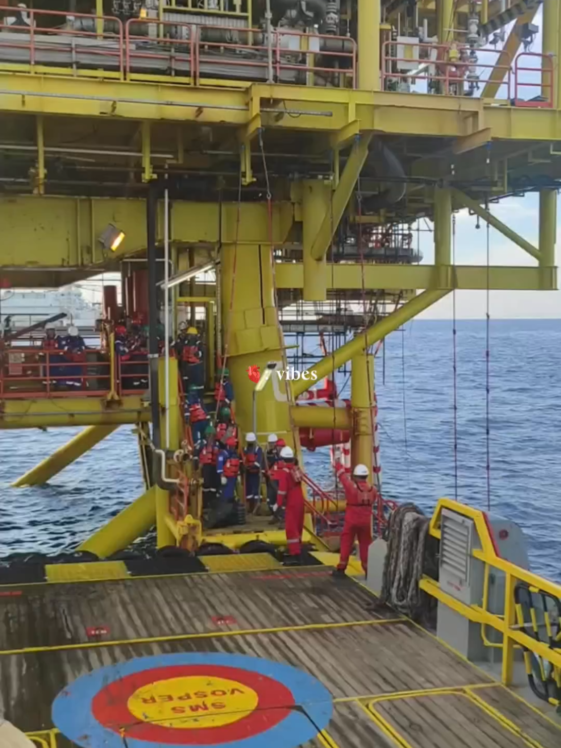 Offshore vibes⚓🛠🔩⚙️⛓️ .  .  ------------------------- #diving #dive #lifeatsea #sea #ship #seafarer #maritime #seaman #sailor #sailing #Tuglife #tuglife #offshore #supplyvessel #offshorevessel #tugboats #marine #maritime #storm #ship #instarship #vessel #tugs #offshorelife #mariner #seafarers #shipspotting #tuglife #offshorerig #SeafarersLifeOnboard