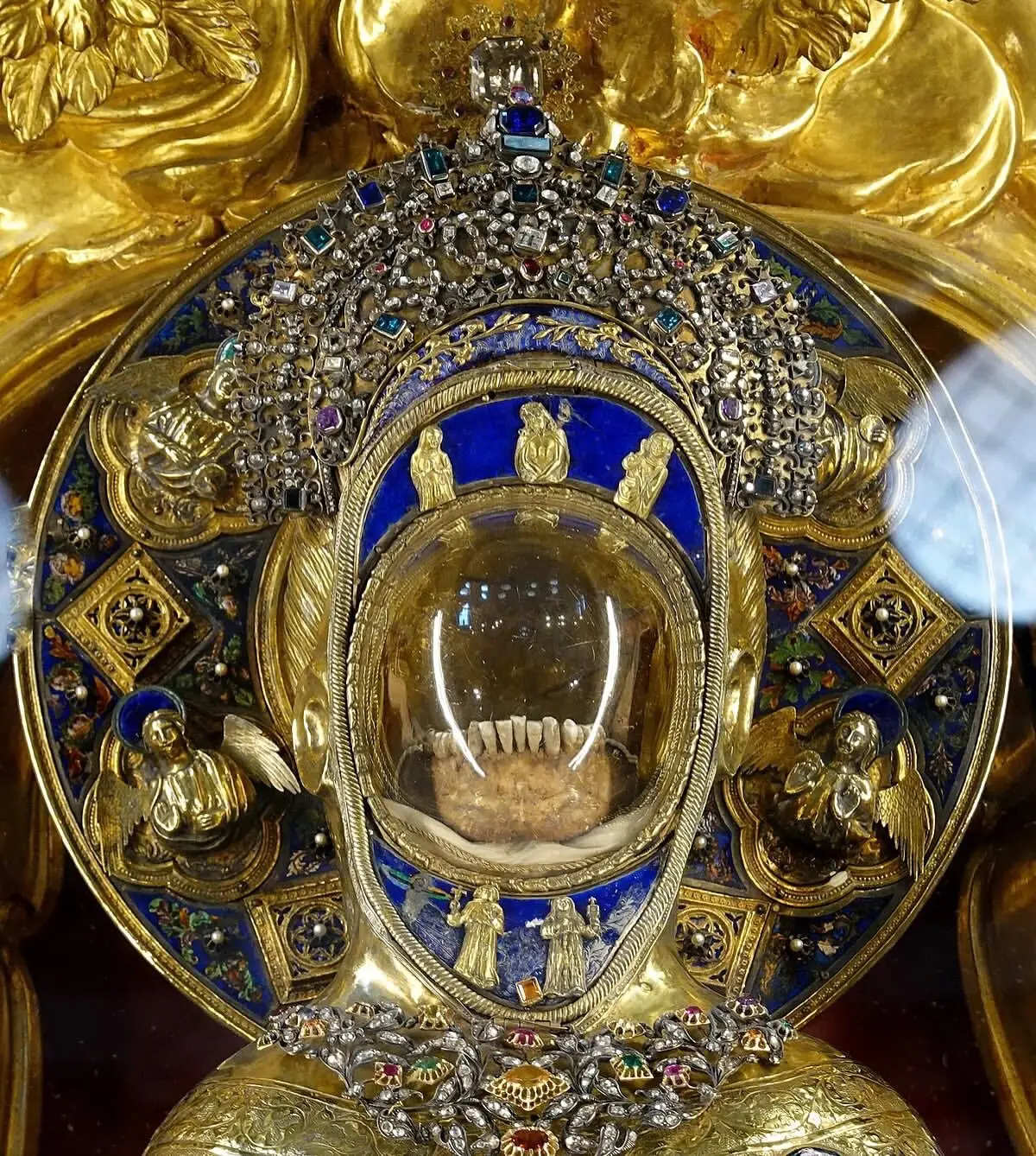 Gold reliquaries containing the jaw bone and tongue of St. Anthony in the Basilica of St. Anthony of Padua (Italy).  St. Anthony died from edema in 1231, and when he was exhumed in 1263 he had totally decomposed, except for, supposedly, his tongue. The tongue was reportedly just as wet and incorrupt as it had been in his life, when he was celebrated for his oratory skills. He spent most of his life roaming Italy and France, giving sermons that captivated all of his audiences with a gripping power. He was canonized not too long after his death, but it was 30 years later when he was dug up to be reburied in a new basilica that his miraculous tongue was discovered.  Now the tongue, as well as his jaw bone, are both displayed in the Basilica of Saint Anthony of Padua in elaborate gold reliquaries. The rest of his remains are entombed in a separate chapel.  The 13th-century church itself is an incredible sprawl of architectural styles topped by some Byzantine domes. Inside, in addition to the relics, are stunning sculptures by Donatello and a famous 14th-century fresco by Giotto. However, most come to venerate St. Anthony, who is the patron saint of lost things, in the hopes he might help them find what they're looking for.  The tongue is in the glass case in the last two photos 👅 Text from Atlas Obscura and Richard Mortel (via Flickr)