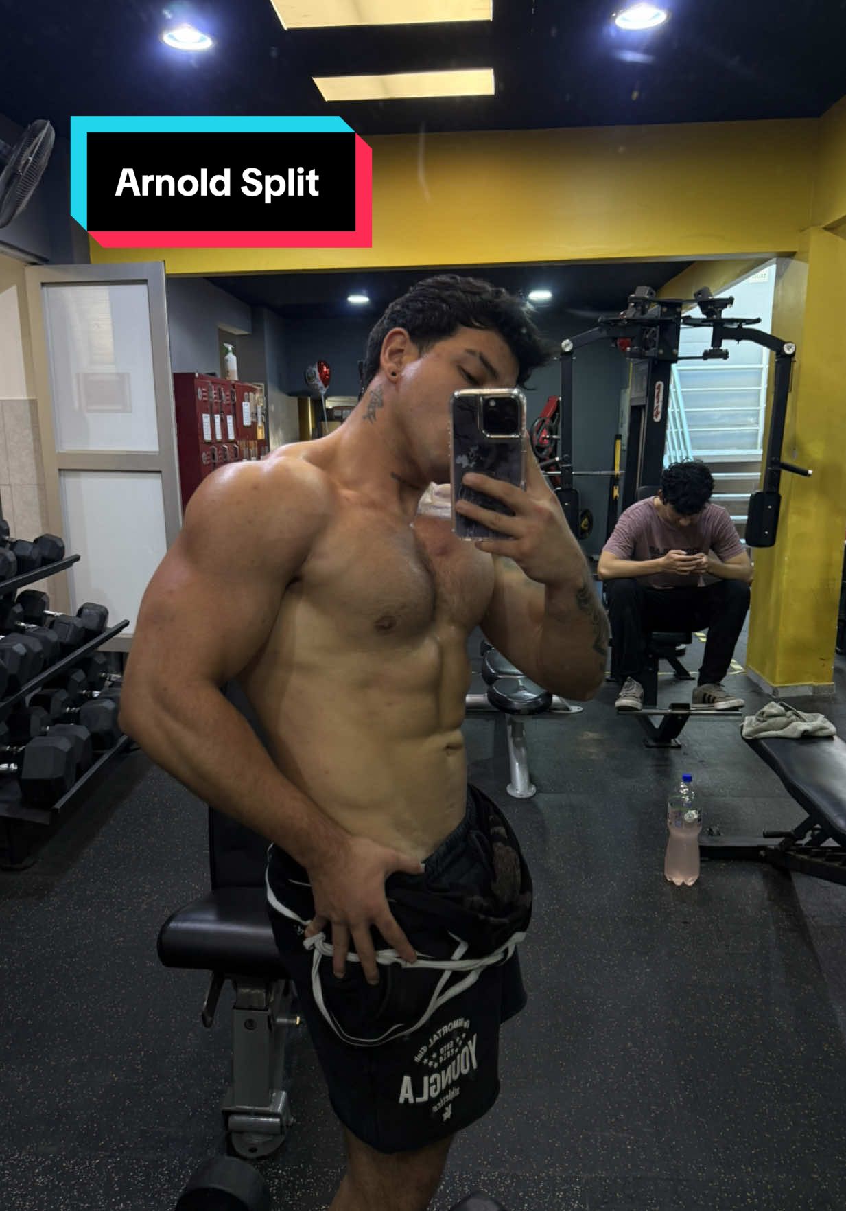 Esta sería mi rutina de Arnold Split en pecho - espalda 😜👌🏻 . Ig: heracles_workout  #heracles #Fitness #Gym #gymrat #streamer #arnold #arnoldsplit 