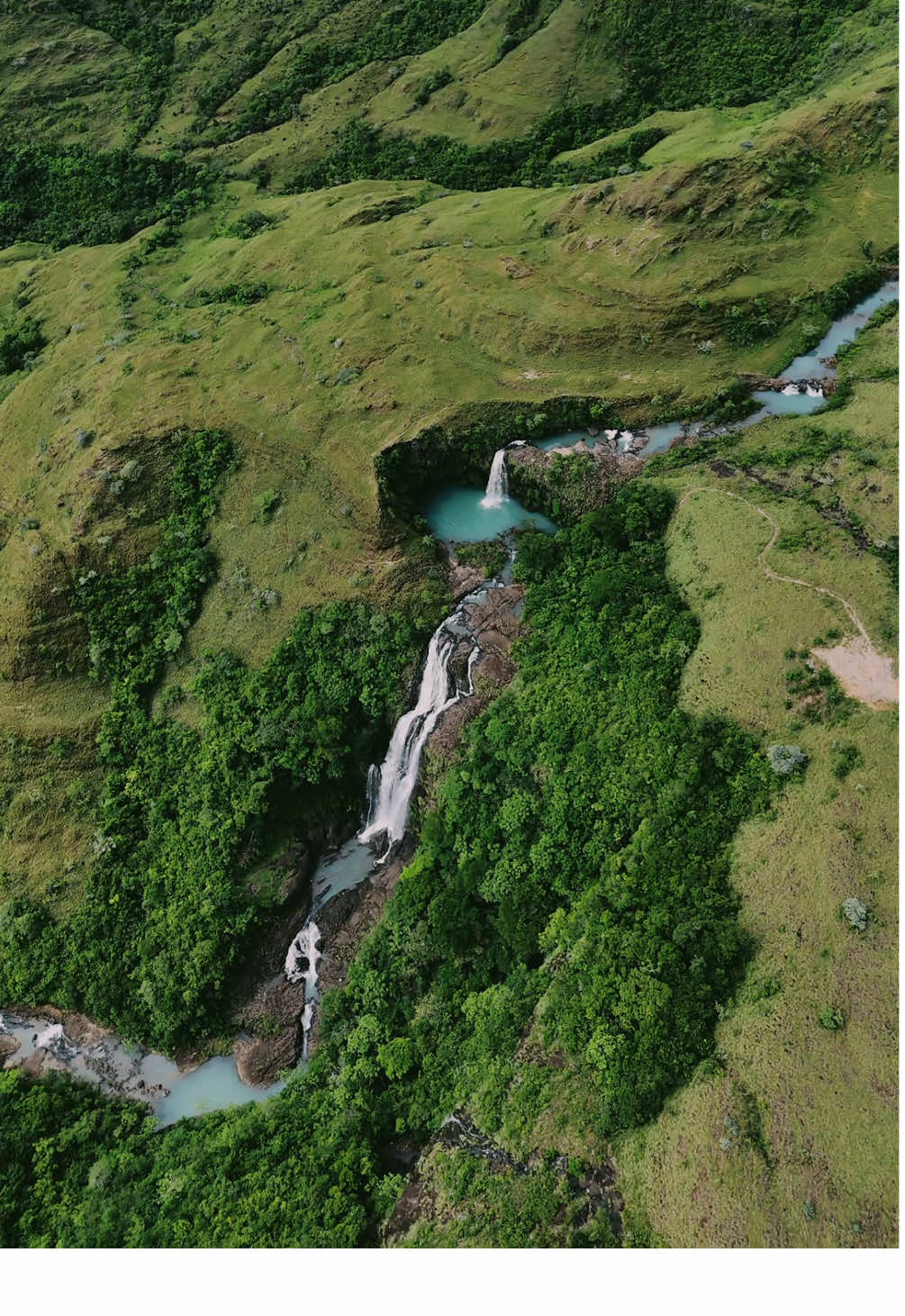 La inmensidad y la belleza!  CASCADA LAS DAMAS 🇵🇦  Una joya en el corazón de Veraguas, en el distrito de Calobre. #LasDamas #CascadaLasDamas #LaYeguada #Calobre #Veraguas #Waterfalls  #TurismoPanama #TourPty #Tourism #Senderismo #ExplorePanama #tiktoktravel #VisitaPanamá #VisitPanama 