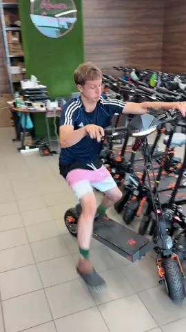To był wheliie na G4MAX A Przy zakupie hulajki,czy rowerka  z PROMOKODEM - „ PATRYKROWEREK” otrzymujecie od nas dodatkowy prezencik!!!! ——————————- ROWER EXPRESS ☎️➕4️⃣8️⃣5️⃣3️⃣8️⃣6️⃣7️⃣0️⃣4️⃣5️⃣5️⃣ 📌 Kłobucka 6B, 02-699 Warszawa
