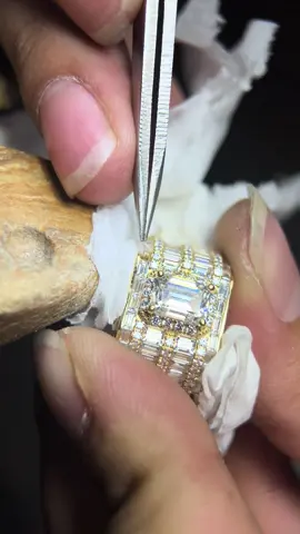 Nhìn có sót ruột không chứ...#sonjewelry #jewelry #luxury #kimcuong #diamond #trangsuc #kimcuongthiennhien #kimcuongnuoicay #labgrowndiamond 